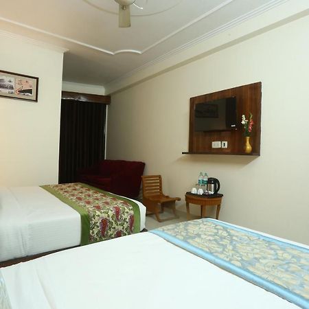 Hotel Earth Delhi  Exterior photo