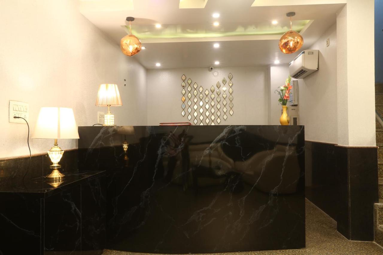 Hotel Earth Delhi  Exterior photo