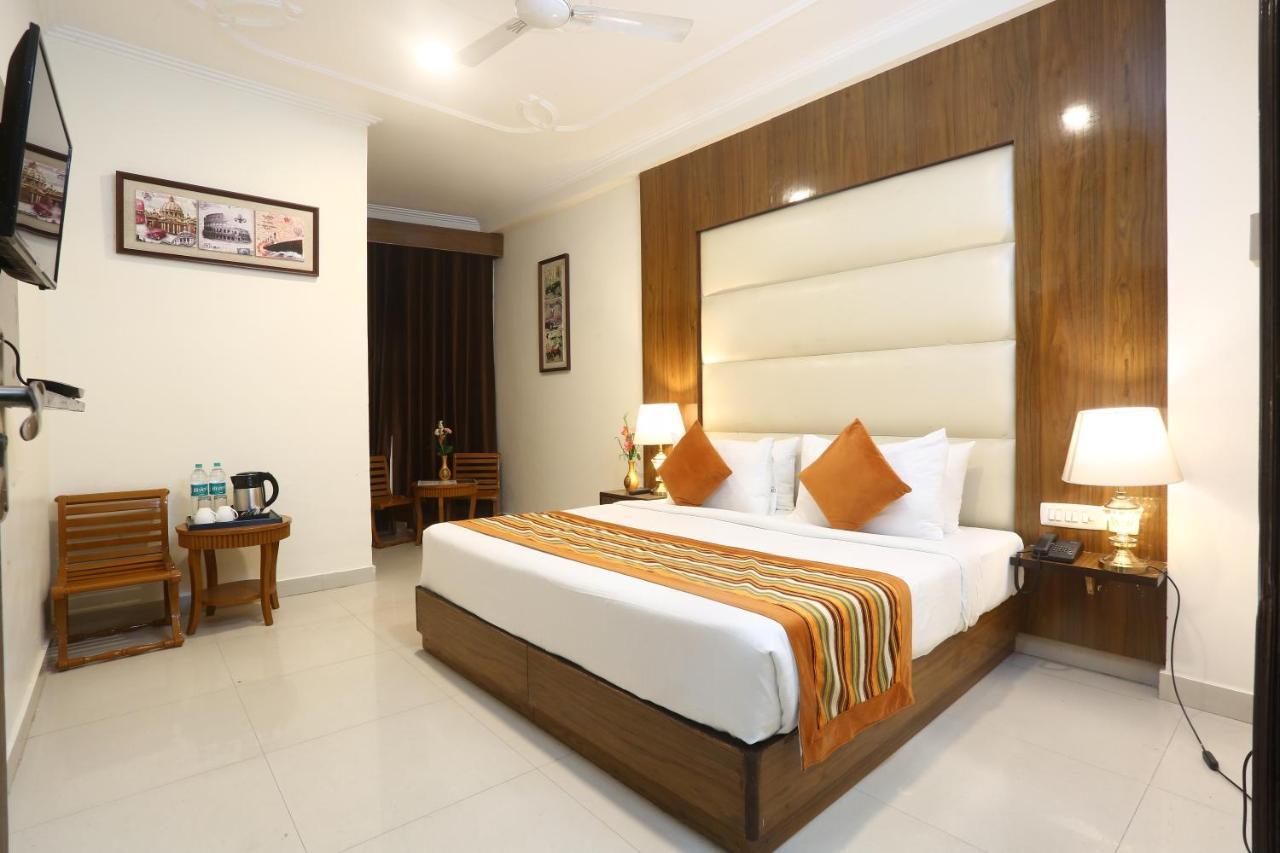 Hotel Earth Delhi  Exterior photo